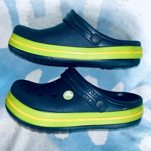 NWOT (Store Display) Junior Size 3 Crocs Classic Sandals - Picture 2 of 5